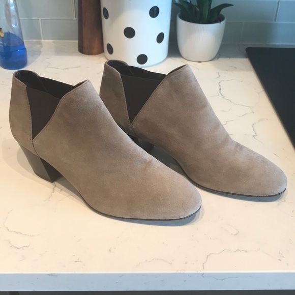 Aquatalia Shoes - Aquatalia suede booties